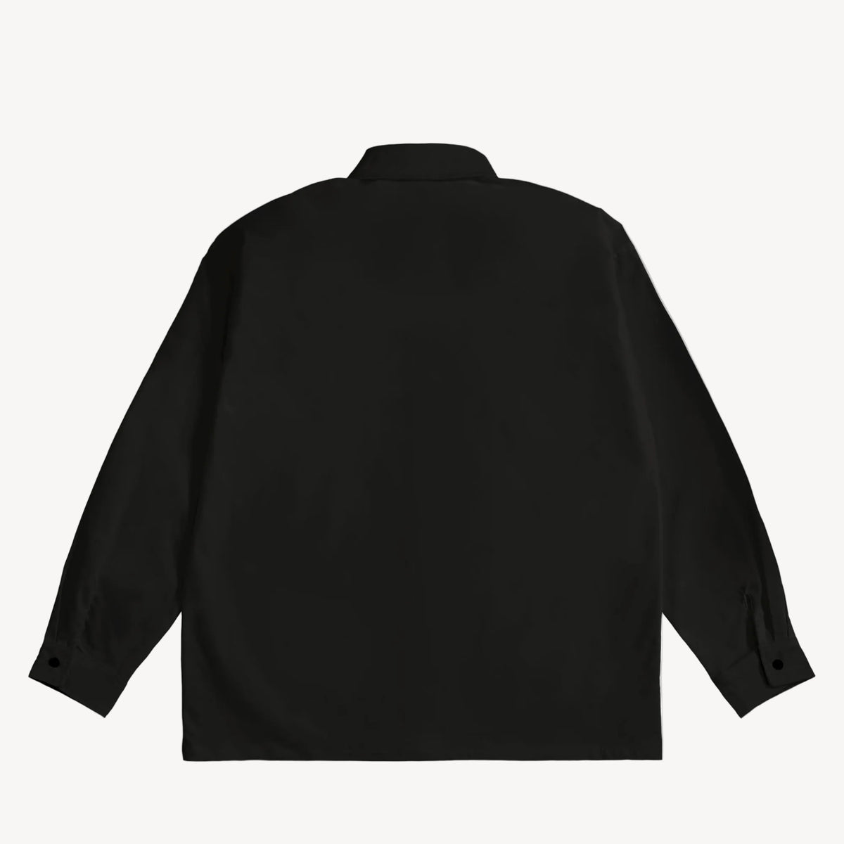 Collis Felixのブラックのロングスリーブシャツを背面から撮影した商品画像。ロゴやプリントのないシンプルなデザイン。