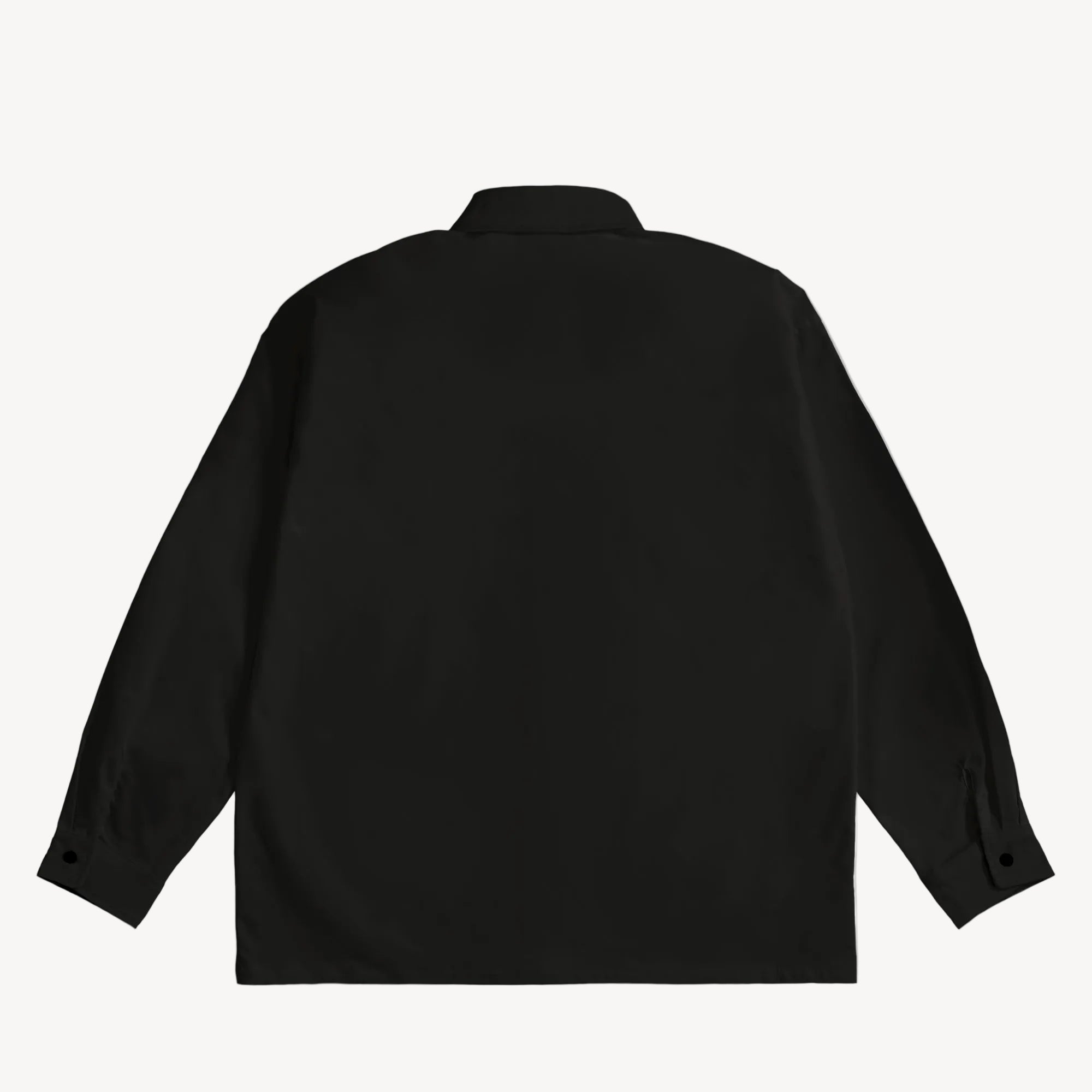 Collis Felixのブラックのロングスリーブシャツを背面から撮影した商品画像。ロゴやプリントのないシンプルなデザイン。
