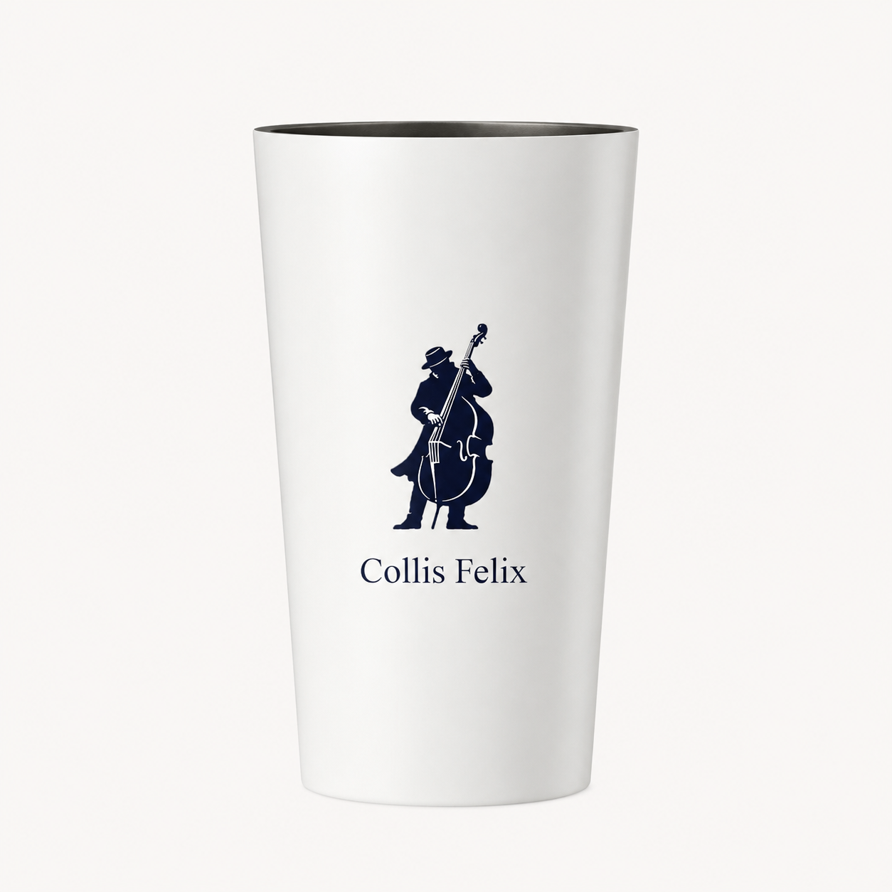Collis Felixの白いタンブラー。正面にコントラバスを演奏する人物のロゴとブランド名がプリントされている。