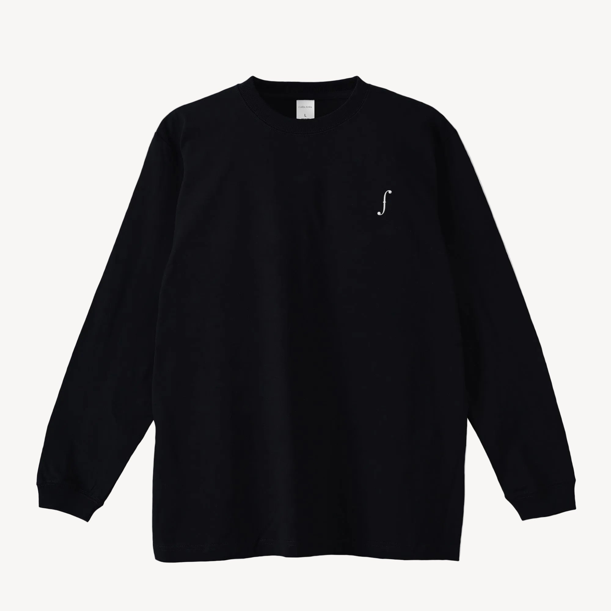 Collis FelixのブラックのロングスリーブTシャツを正面から撮影した商品画像。左胸にホワイトのブランドロゴが入っている。