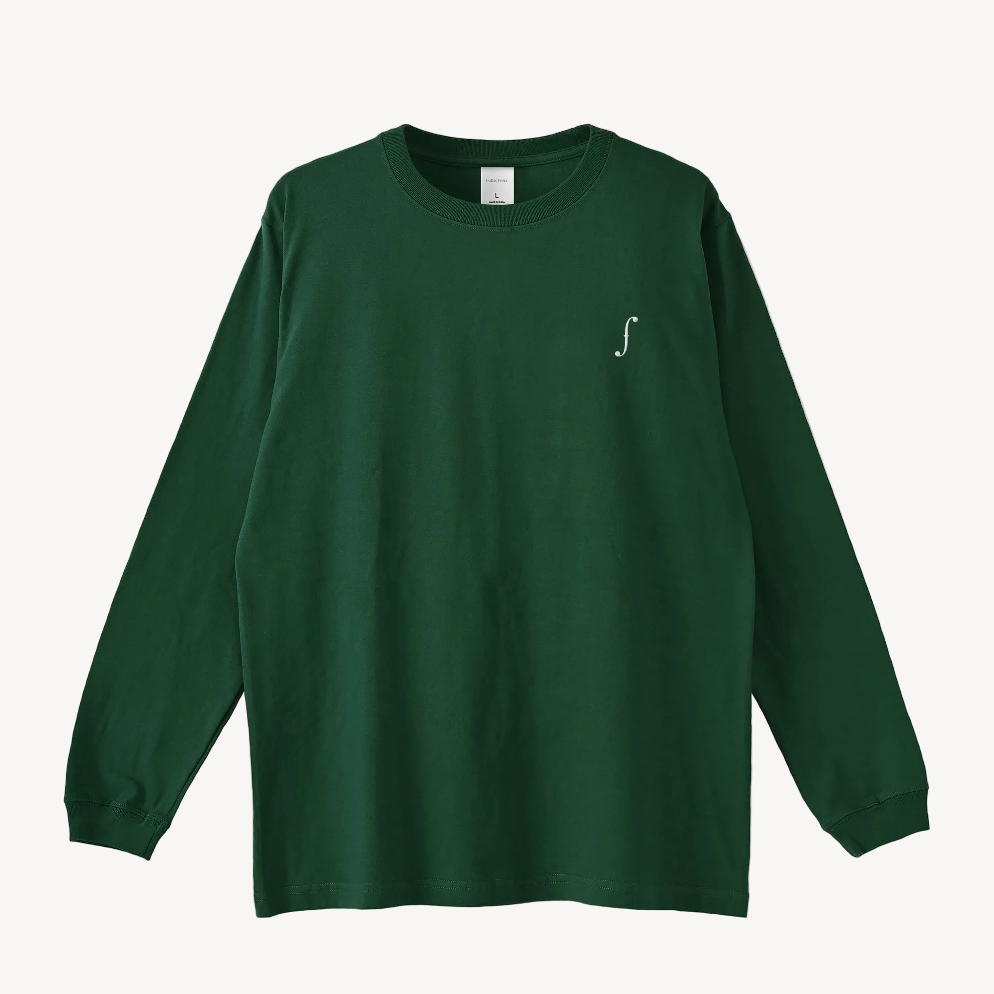Collis FelixのグリーンのロングスリーブTシャツを正面から撮影した商品画像。左胸にホワイトのブランドロゴが入っている。