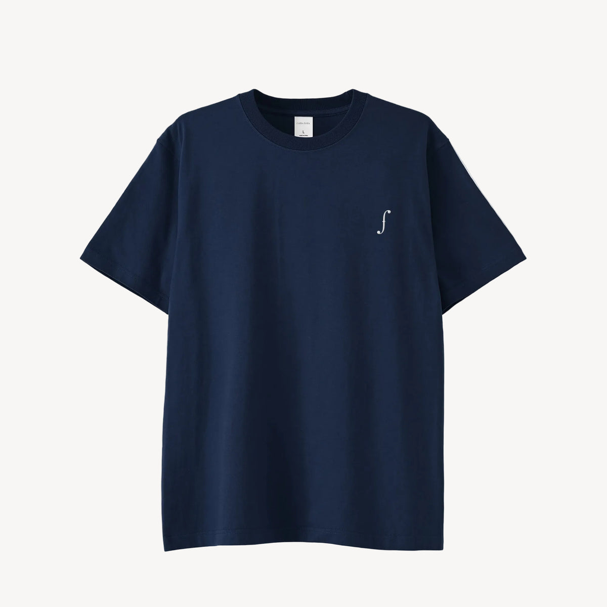 Collis FelixのインディゴのTシャツを正面から撮影した商品画像。左胸にホワイトのブランドロゴが入っている。