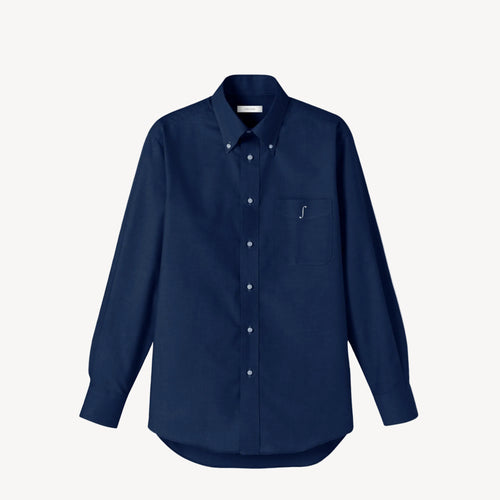 Collis Felixのネイビーの長袖ボタンダウンシャツを正面から撮影した商品画像。左胸ポケットにホワイトのブランドロゴが入っている。