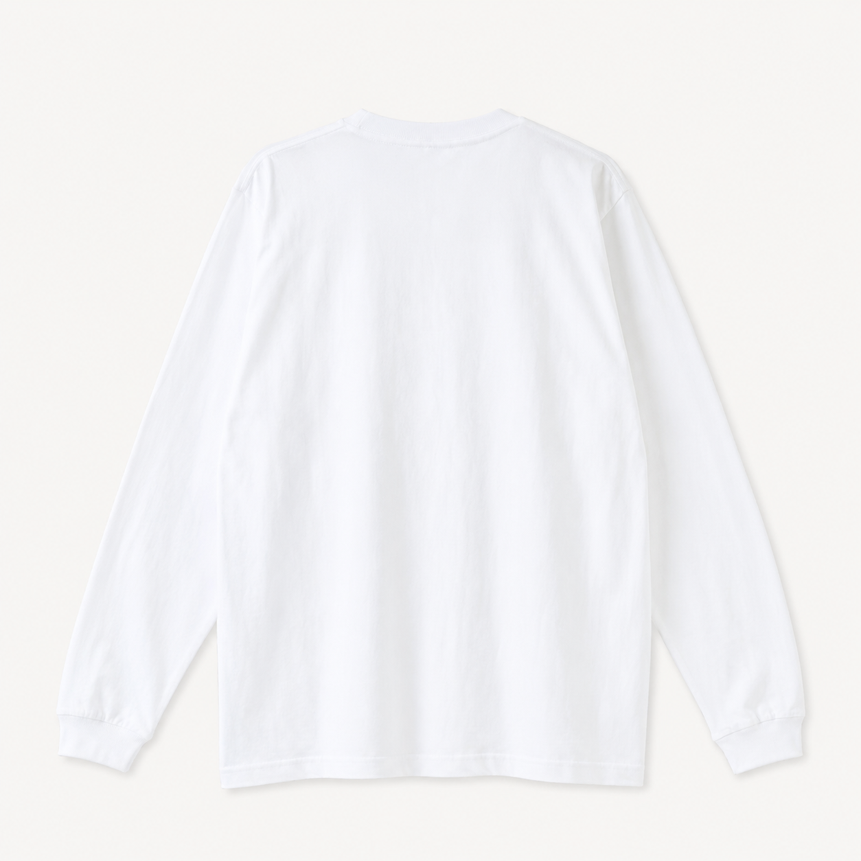 Collis FelixのホワイトのロングスリーブTシャツを背面から撮影した商品画像。ロゴやプリントのないシンプルなデザイン。